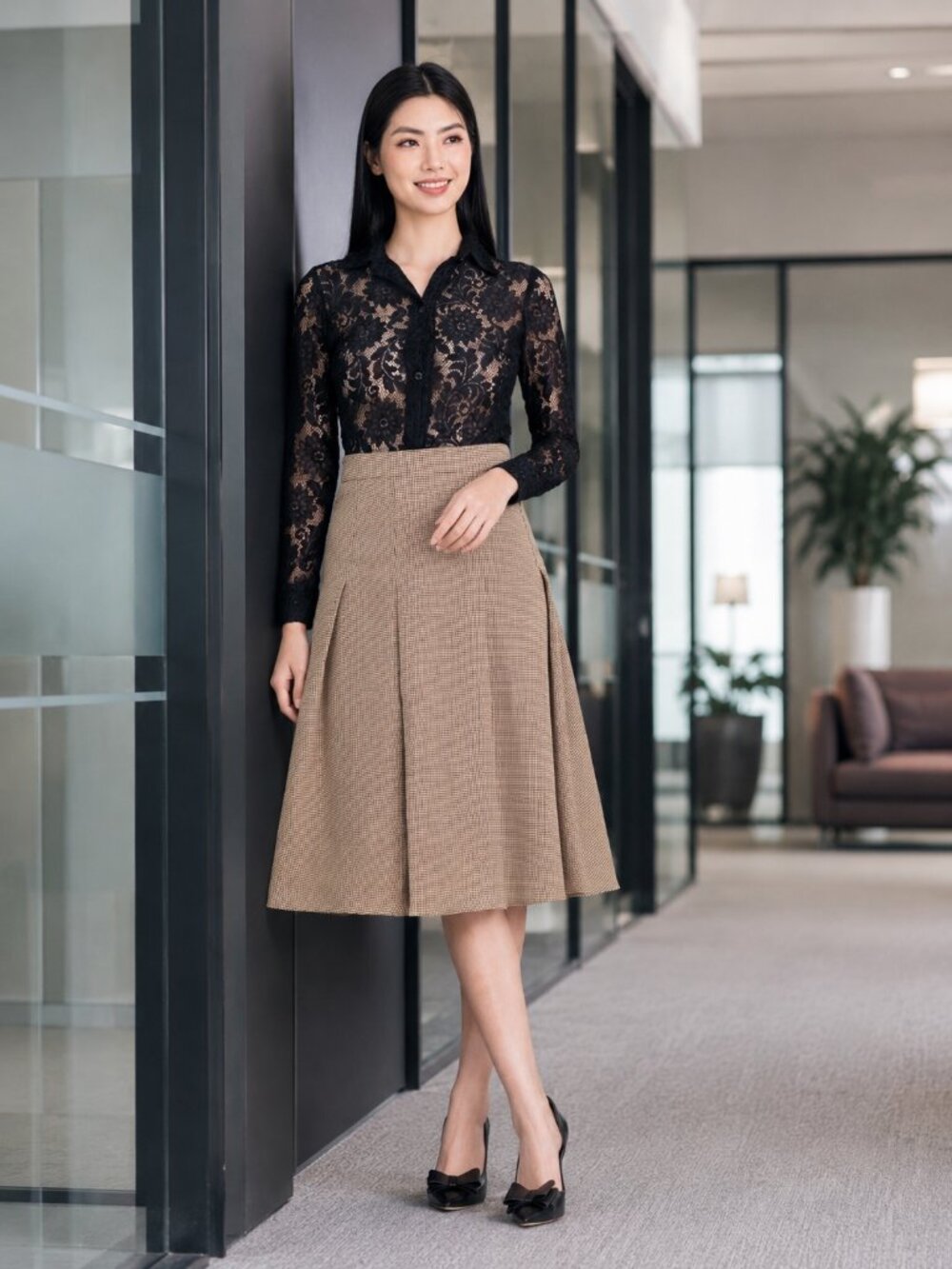 High-Waisted Pleated Midi Skirt – Checkered Pattern
